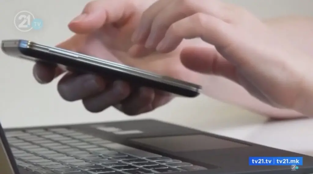 Франција забрани користење социјални мрежи на лица под 15 години