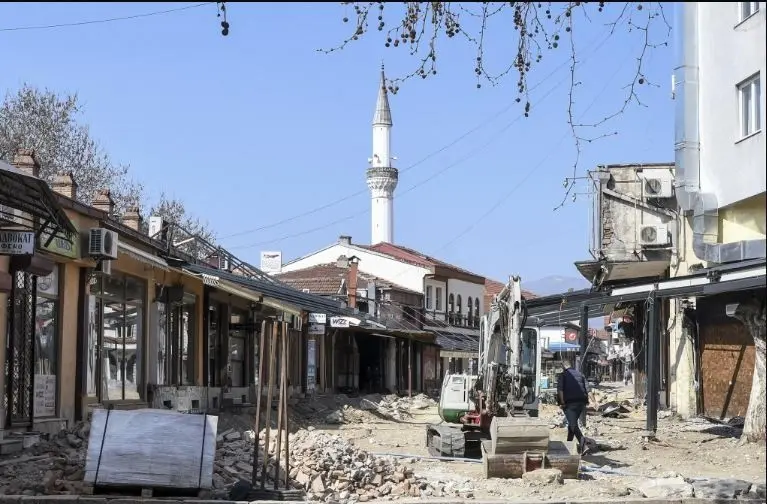 22-годишен турски државјанин починал по повреда од остар предмет пред објект во Стара скопска чаршија!