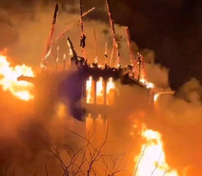 ВИДЕО: Црква стара 154 години изгоре во Амстердам