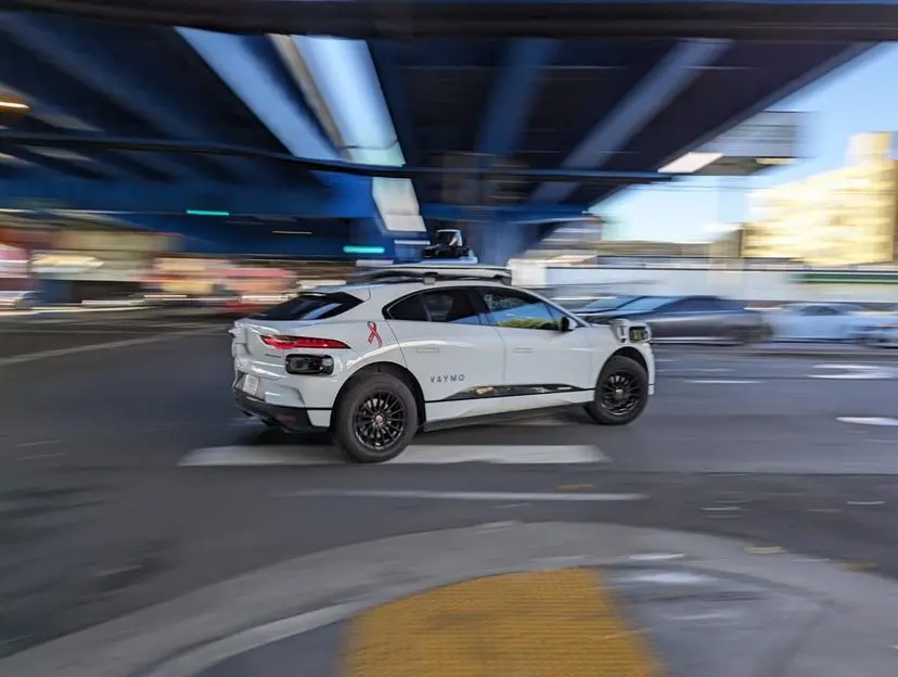 Луксузот има цена: Кога автомобилите со најнова технологија бараат плаќање за наједноставни работи, како затворање на вратата