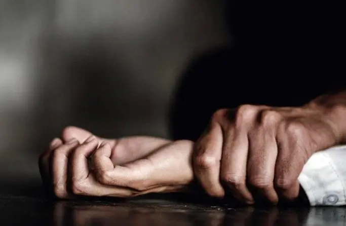 Сè повеќе жени пријавуваат насилство пред судењето на норвешкиот принц за силување