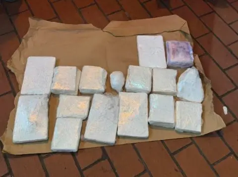 Десет килограми кокаин откриени во автомобил во Скопје (ВИДЕО)