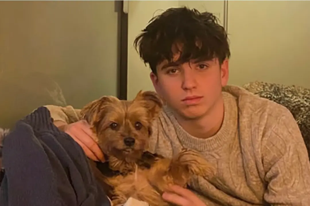 И испратил порака на мајка му во која пишувало „Среќна Нова Година, мамо“, а сега таа не знае дали е жив!