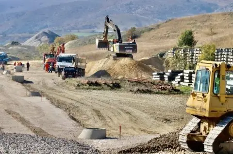 Мицкоски: Железничките проекти на Коридорите 8, развој на брзата пруга на Коридорот 10 напредуваат