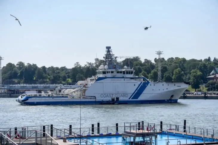 Уапсени двајца членови на екипажот на товарниот брод „Фитбург“, оштетиле подводни телекомуникациски кабли