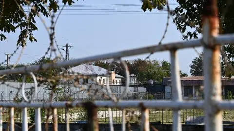 Вработен во армијата повреден во Затворот Идризово