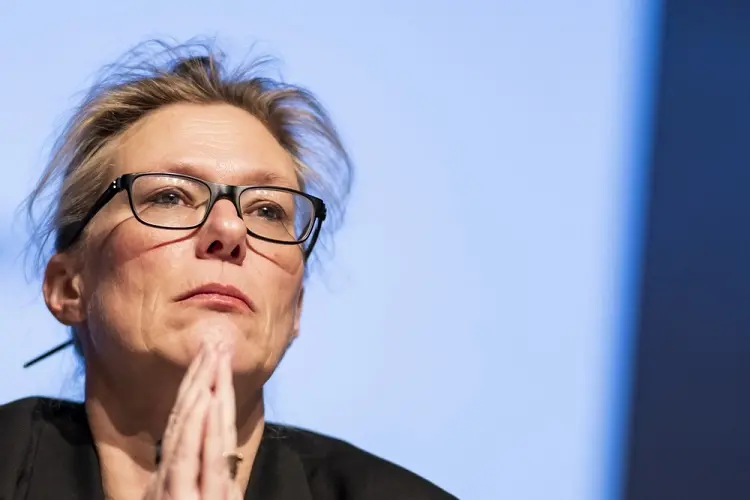 СОПСТВЕНИКОТ НА БАРОТ ВО КРАН-МОНТАНА ТВРДИ ДЕКА СЀ БИЛО ПО ПРОПИС Неговата сопруга добила изгореници на раката