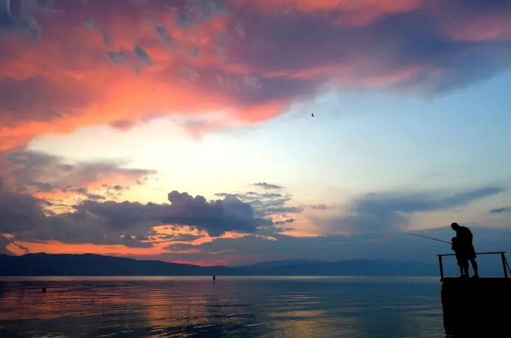 Поларно утро со -14 степени: Денеска студено и променливо, попладне пристигнуваат врнежи на запад