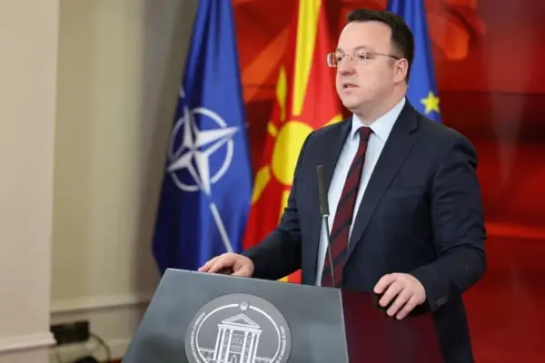 Николоски: Брза пруга на коридор 10, доизградба на железничкиот коридор 8 и заедничкиот тунел со Бугарија