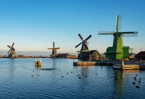 Холандско село ќе наплаќа влез - минатата година го посетиле 2,6 милиони туристи