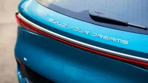 Тесла по две години во постојан пад му ја препушти шампионската титула на кинески Би Уај Ди