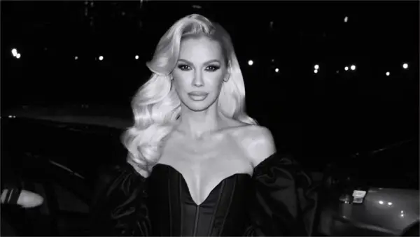 Не провокативно, токму како што треба: Стајлингот на Наташа Беквалац совршено го истакнува телото, добар избор е и за Нова Година