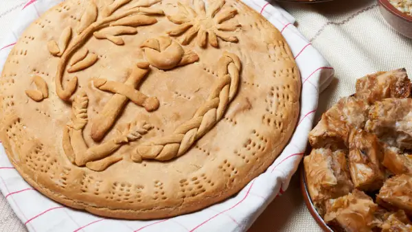 РЕЦЕПТ: Бадникова погача со паричка