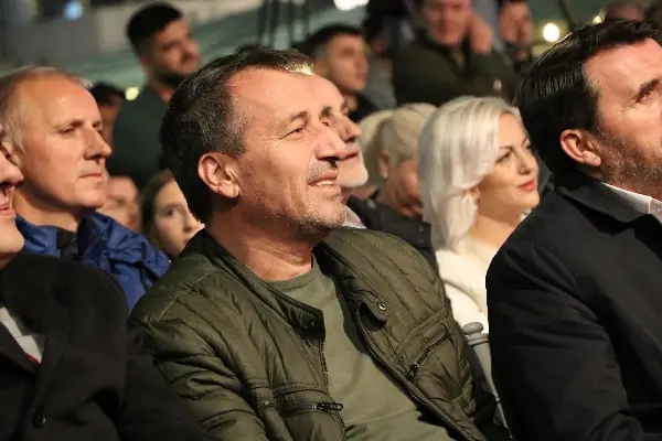 Децата на Блерим Беџети отвориле градежна фирма, тој негира дека ќе градат згради