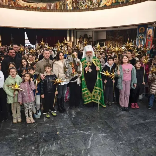 Децата од Бадниковите поворки ја пееја „Вечниот Бог“ во Соборниот храм и се сретнаа со Архиепископот Охридски и Македонски г.г. Стефан