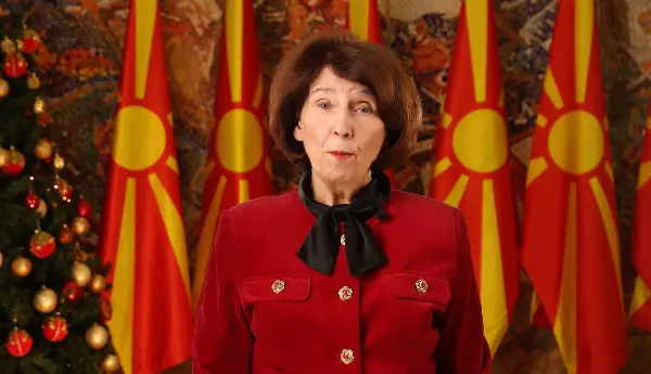 Сиљановска-Давкова со божиќна честитка: Да ги отвориме срцата и да го градиме доброто на заедницата
