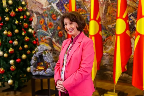 Сиљановска-Давкова им го честиташе Божиќ на граѓаните: Да ги отвориме срцата и заедно да градиме благосостојба