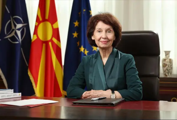 Сиљановска-Давкова за Божик: Да му се радуваме на животот и да придонесуваме за доброто на заедницата