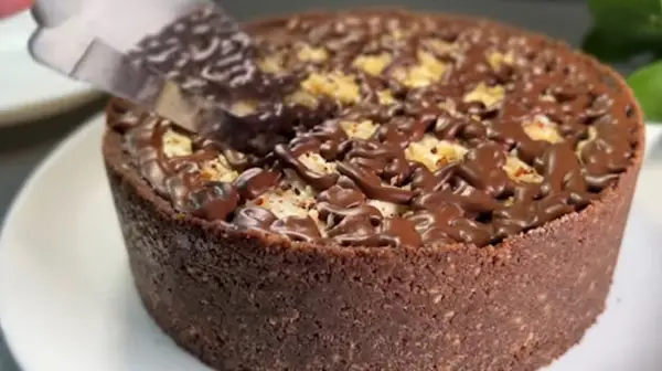 Божиќна торта со чоколадо и ореви
