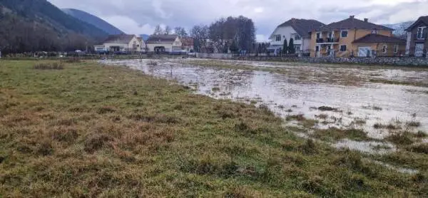 Вонредна информација за состојбата по обилните врнежи - во Кичево се евакуираат жители од станбени објекти