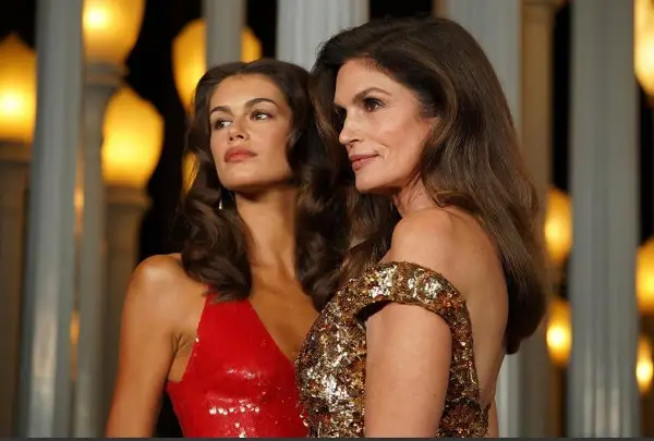 Фото: Ќерката на екс топ моделот Синди Крафорд во минијатурно бикини