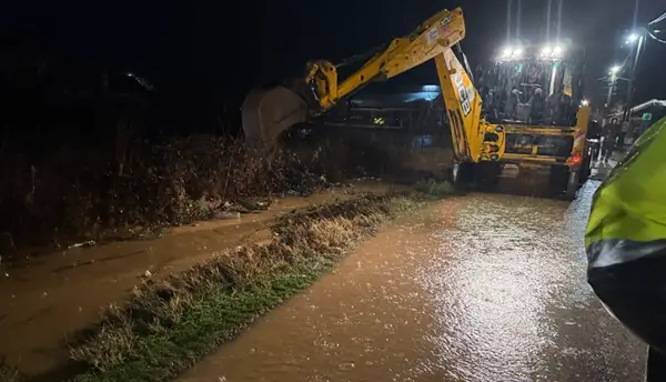 Градоначалникот Коњановски ги следи интервенциите по поплавите во Битола