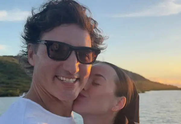 Кети Пери во сериозна врска со екс премиерот на Канада,Трудо- позираат на плажа (ФОТО)