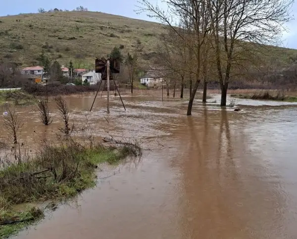Реката Црна се излеа во демирхисарските села Бараково и Граиште