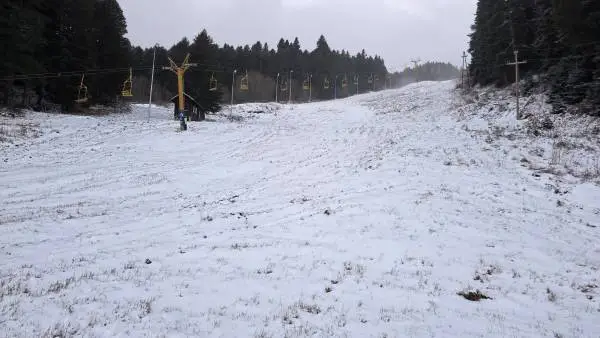 Ски стазата Копанки побеле, снегот е посакуван на Пелистер