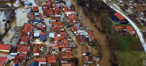 ЦУК: Обилните врнежи предизвикаа излевања на реки во Кочанско и Охридско