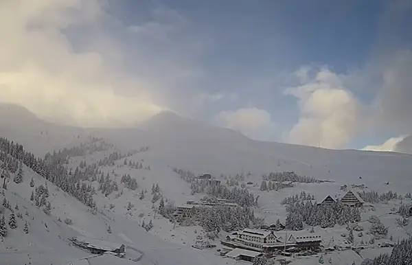 Времето променливо облачно, вечерва можен дожд на северозападот