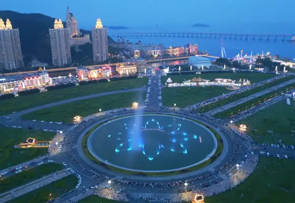 Најголемиот плоштад во светот - толку е голем што не се гледа од крај до крај