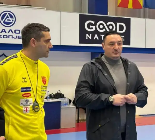 „Министерот“ за одбрана со порака за ракометарите: Играјте со срце за Македонија, некогаш не се битни само резултатите туку да се остави срце на терен