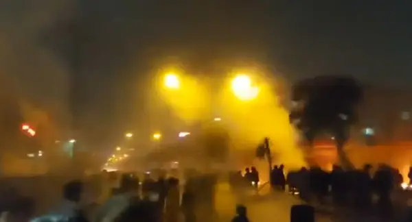 ВИДЕО: Иран во пламен: Повеќе од 50 мртви, Револуционерната гарда се заканува со „крвава одмазда“