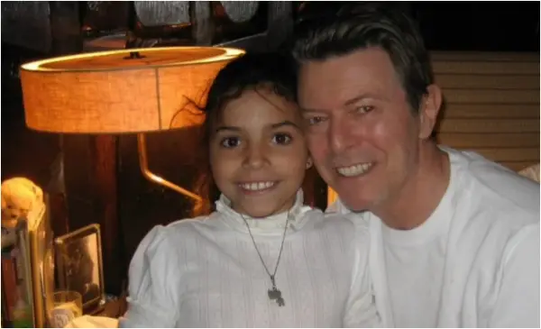 Татко ѝ е легендарниот Дејвид Боуви, а мајка најпознатата манекенка на сите времиња: На 25 години дозна дека има аутизам...