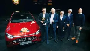 Мерцедес-Бенц првпат по 1976 година со титула на автомобил на годината во Европа