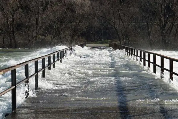 Поплавите во Албанија зад себе оставија една жртва и над 1.500 погодени домови