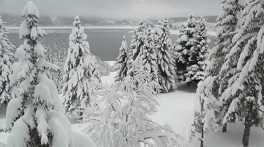 Најмногу врнежи во Маврови Анови, на Попова Шапка 43 сантиметри снег