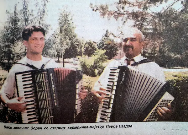 „Во малото паркче на улица „Солидарност“, меѓу сенките и клупите, почна мојата музичка приказна“: Фотографија од младоста разбуди емоции кај Зоран Ванев