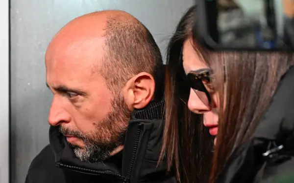 Сопствениците на барот од Кран-Монтана прв пат изведени пред суд