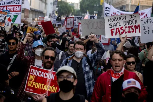 Протести низ САД, откако агент на ICE уби жена во Минеаполис: Се движиме кон диктатура (ВИДЕО)