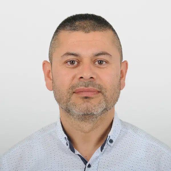 Адвокатот Гентиан Сејрани е критичен кон постапката за избор на Константина Безиани, директор на комитет за национални малцинства во Албанија