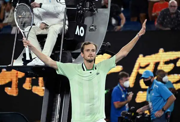 МЕДВЕДЕВ ГО ОСВОИ БРИЗБЕЈН Во финалето го победи Американецот Брендон Накашима