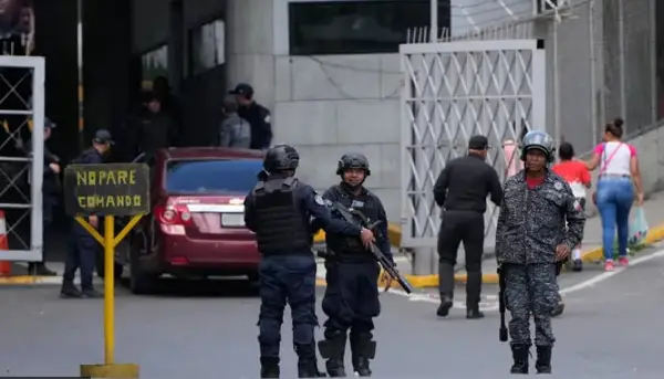 Стејт департментот им препорача на Американците во Венецуела веднаш да ја напуштат земјата