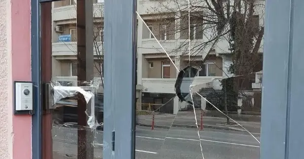 Македонското МНР го осуди инцидентот со кршењето на стакло на Амбасадата на Бугарија во Скопје