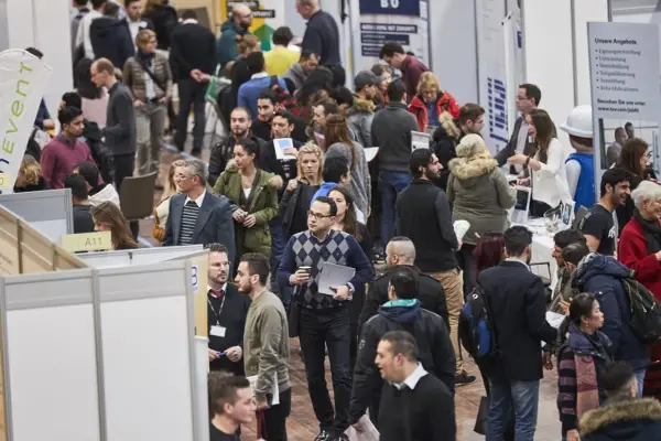 ДАЛИ ЕУ ТРГНУВА ПО СТАПКИТЕ НА ТРАМП? Се заострува политиката кон мигрантите