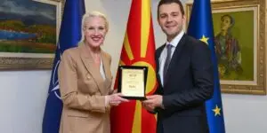 Муцунски на проштална средба со амбасадорката Агелер