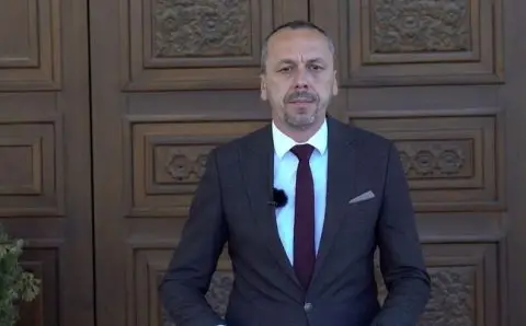 Петрушевски: Скапо платените опозициски пратеници на Левица повторно ги немаше денеска во Собранието кога носевме клучни измени на КЗ