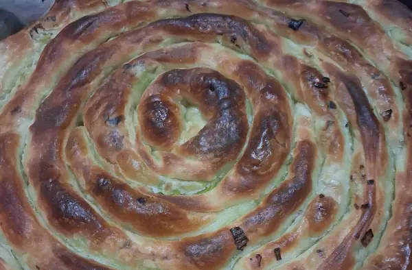 Православните Христијани ја дочекуваат Стара Нова година – „Василица“, вечер се палат традиционални огнови, а утре се крши пита со паричка, на оној кој ќе му се падне паричка ќе биде среќен во текот на целата година.