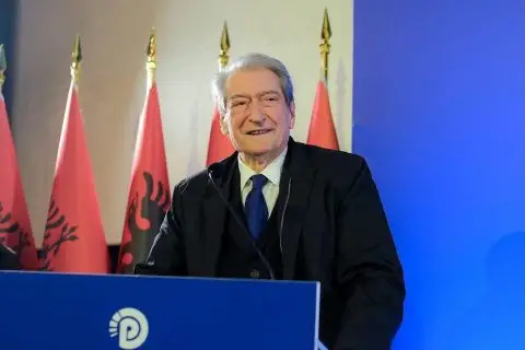 Бериша од протестот пред владата: 2026 ќе биде година на падот на диктатурите